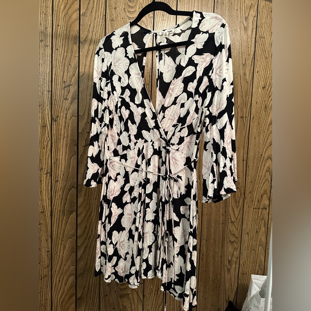 Billabong Monochrome Leaf Pattern Wrap Dress